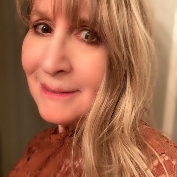 Meet your Posher, Debra - Picture 2 of 2